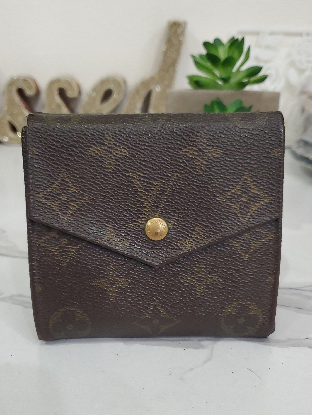🇨🇵LOUIS VUITTON Brown Monogram Victorine Compact Wallet🤎